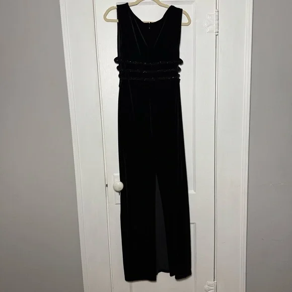 Vintage Marina Elegant Black Sleeveless Velvet Formal Beaded Dress Size 8 Maxi